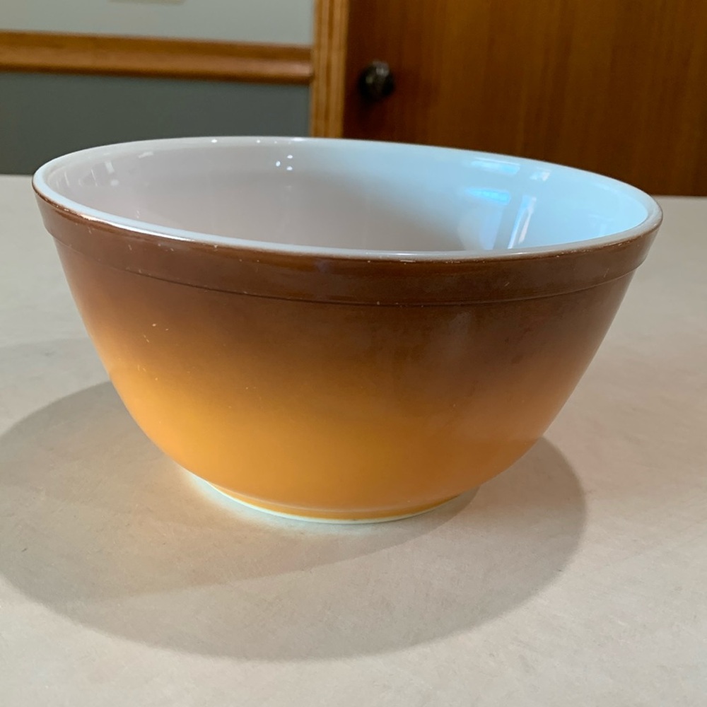 Pyrex by Corning 1 1/2 quart Mixing Bowl # 402